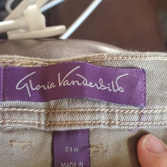 2 Pairs of Pants - Picture 6 of 6